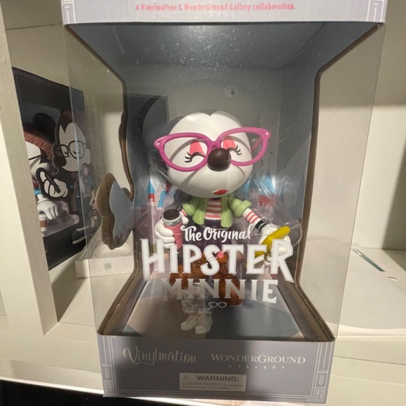 Limited edition hipster, Mickey Mouse and Minnie, mouse vinyl figures 9” - Picture 3 of 7